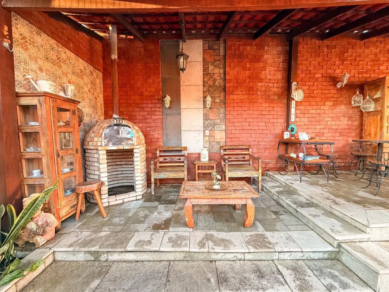 forno a lenha e área de convivência
