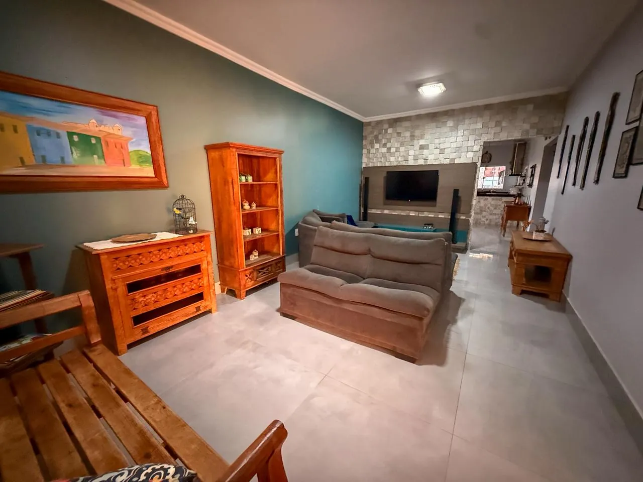 segunda sala de estar com TV